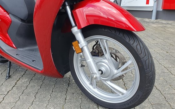 Gebrauchtmotorrad Honda SH125i - Bild 4