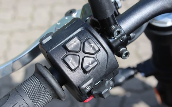 Gebrauchtmotorrad Triumph Speed Twin 900 - Bild 10