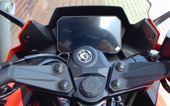 Neufahrzeug Suzuki GSX-8R Daidai-Iro Power Edition - Bild 11