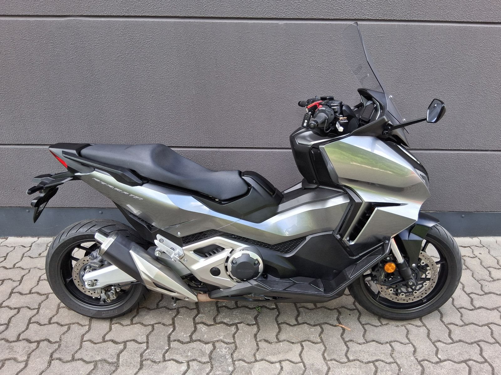Honda Forza 750
