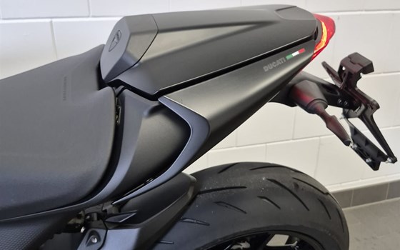 Gebrauchtmotorrad Ducati Monster + - Bild 17