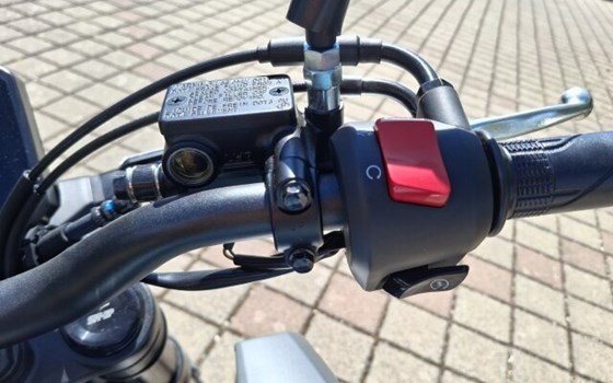 Gebrauchtmotorrad Honda CB125R - Bild 10