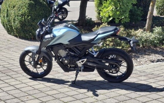 Gebrauchtmotorrad Honda CB125R - Bild 3