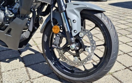 Gebrauchtmotorrad Honda CB125R - Bild 5