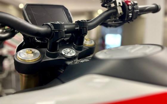 Neufahrzeug Ducati Hypermotard V2 - Bild 8