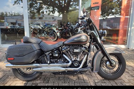Harley-Davidson Softail Heritage Classic 114 FLHCS