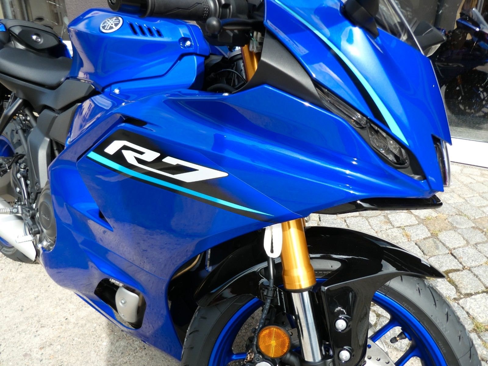 Yamaha R7