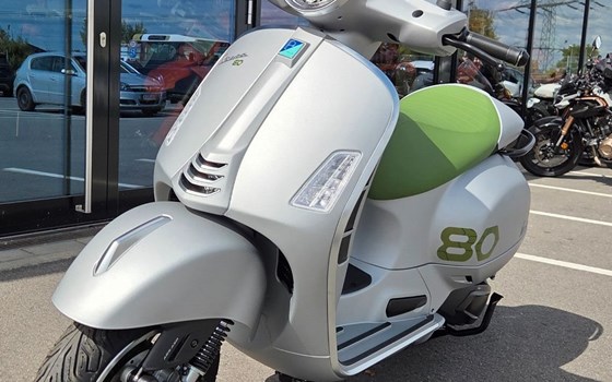 Neufahrzeug Vespa GTS 310 Edizione Ottantesimo - Bild 2