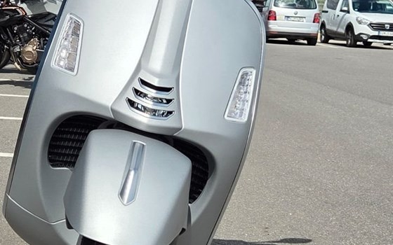 Neufahrzeug Vespa GTS 310 Edizione Ottantesimo - Bild 3