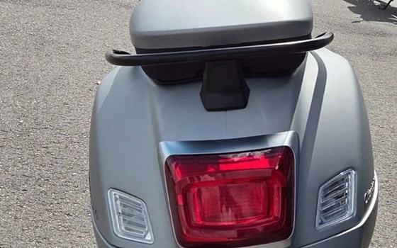 Neufahrzeug Vespa GTS 310 Edizione Ottantesimo - Bild 5