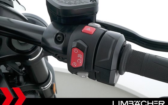 Gebrauchtmotorrad Triumph Rocket 3 TFC - Bild 26