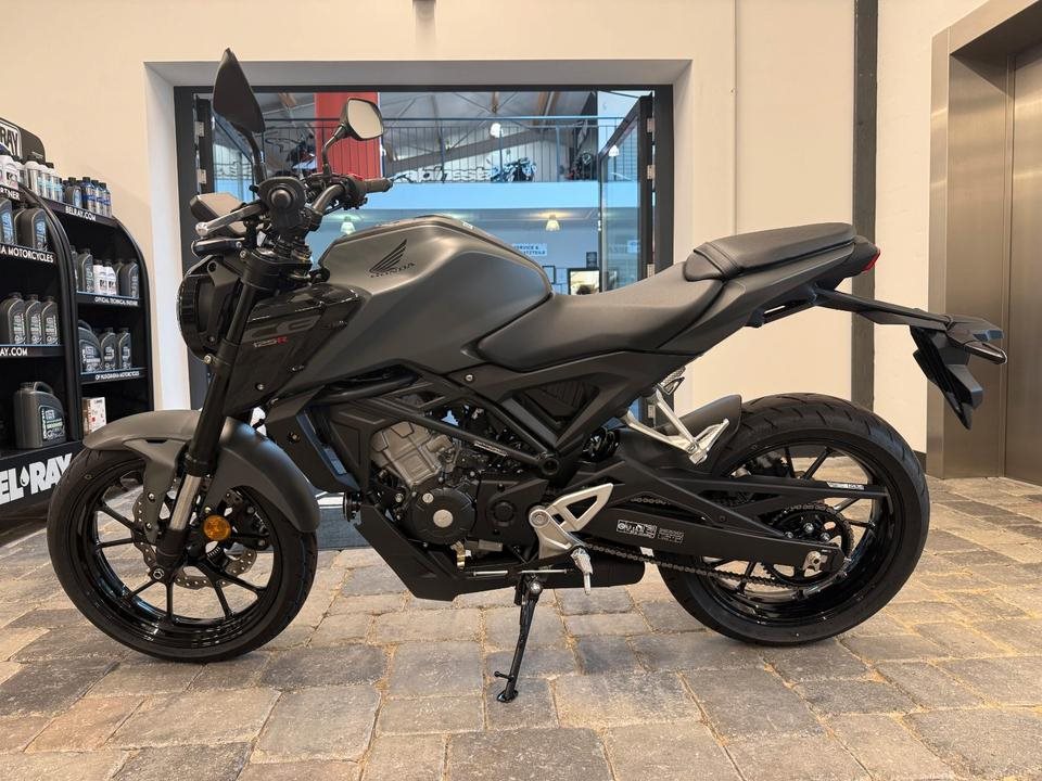 Honda CB125R 