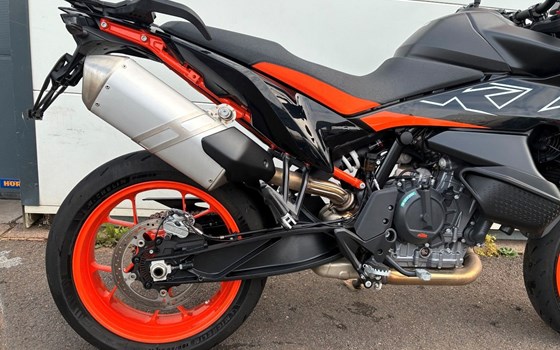 Gebrauchtmotorrad KTM 890 SMT - Bild 4