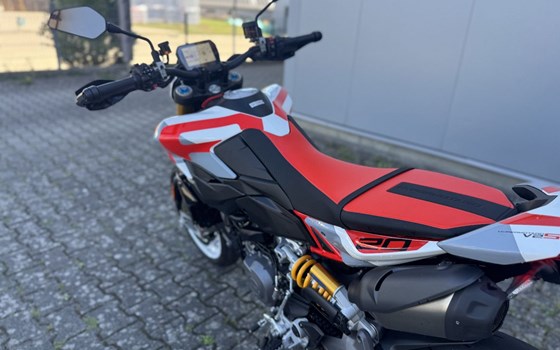 Gebrauchtmotorrad Ducati Hypermotard V2 SP - Bild 11