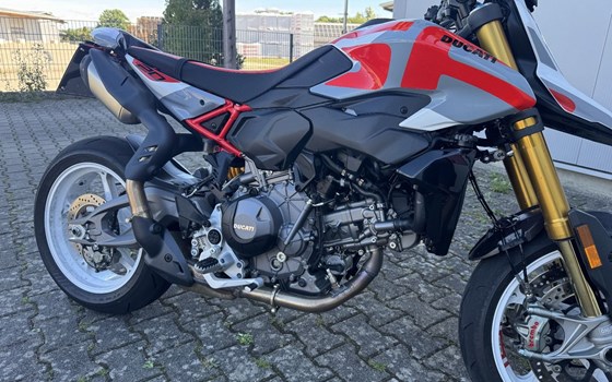 Gebrauchtmotorrad Ducati Hypermotard V2 SP - Bild 16