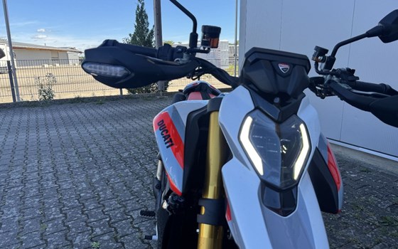 Gebrauchtmotorrad Ducati Hypermotard V2 SP - Bild 6