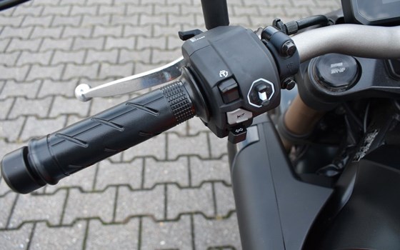 Gebrauchtmotorrad Honda CB650R E-Clutch - Bild 8