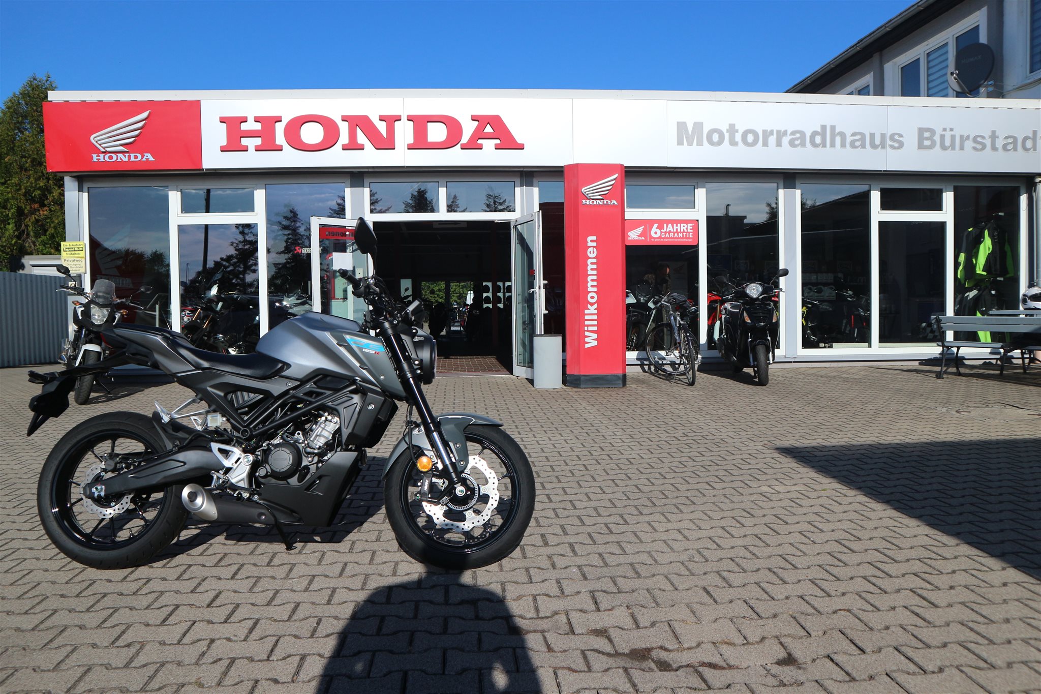 Honda CB125R