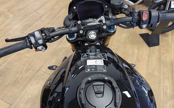 Gebrauchtmotorrad Triumph Speed Triple 1200 RS - Bild 8