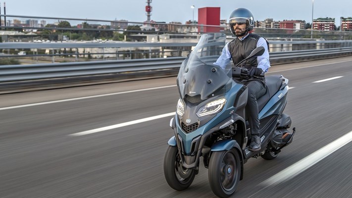 Piaggio MP3 530 HPE Exclusive (Grigio Titanio) - Bild 4