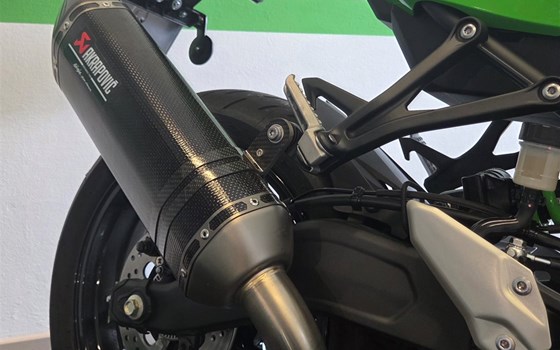 Gebrauchtmotorrad Kawasaki Ninja ZX-4RR - Bild 3