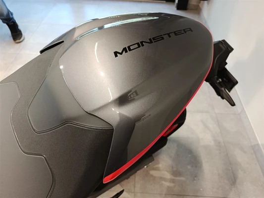 Ducati Monster + (Sport Livery) - Bild 5