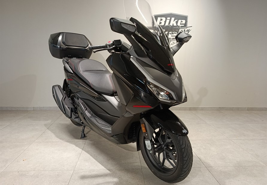 Honda Forza 350 (PEARL NIGHTSTAR BLACK)