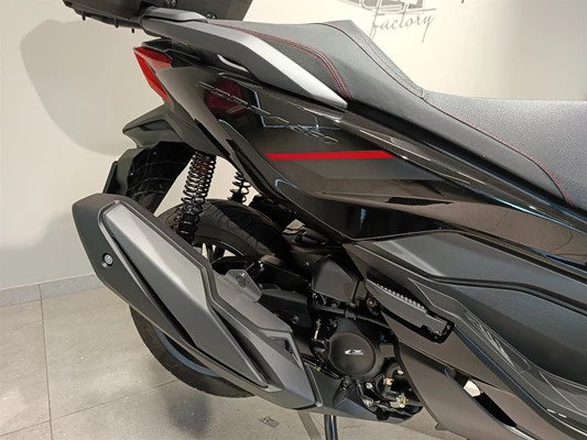 Honda Forza 350 (PEARL NIGHTSTAR BLACK) - Bild 3