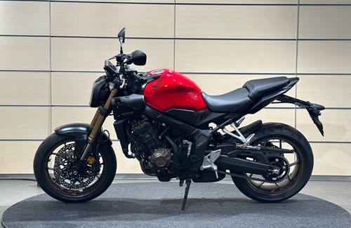 Neumotorrad Honda CB650R E-Clutch