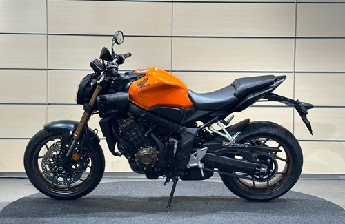 Neumotorrad Honda CB650R E-Clutch