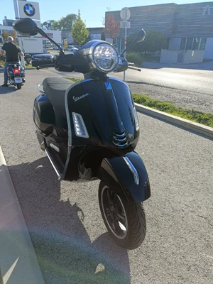 Vespa GTS 125 Super (Nero Convinto) - Bild 4