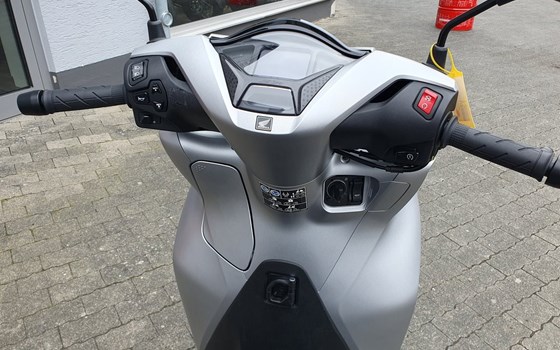 Gebrauchtmotorrad Honda SH350i - Bild 8
