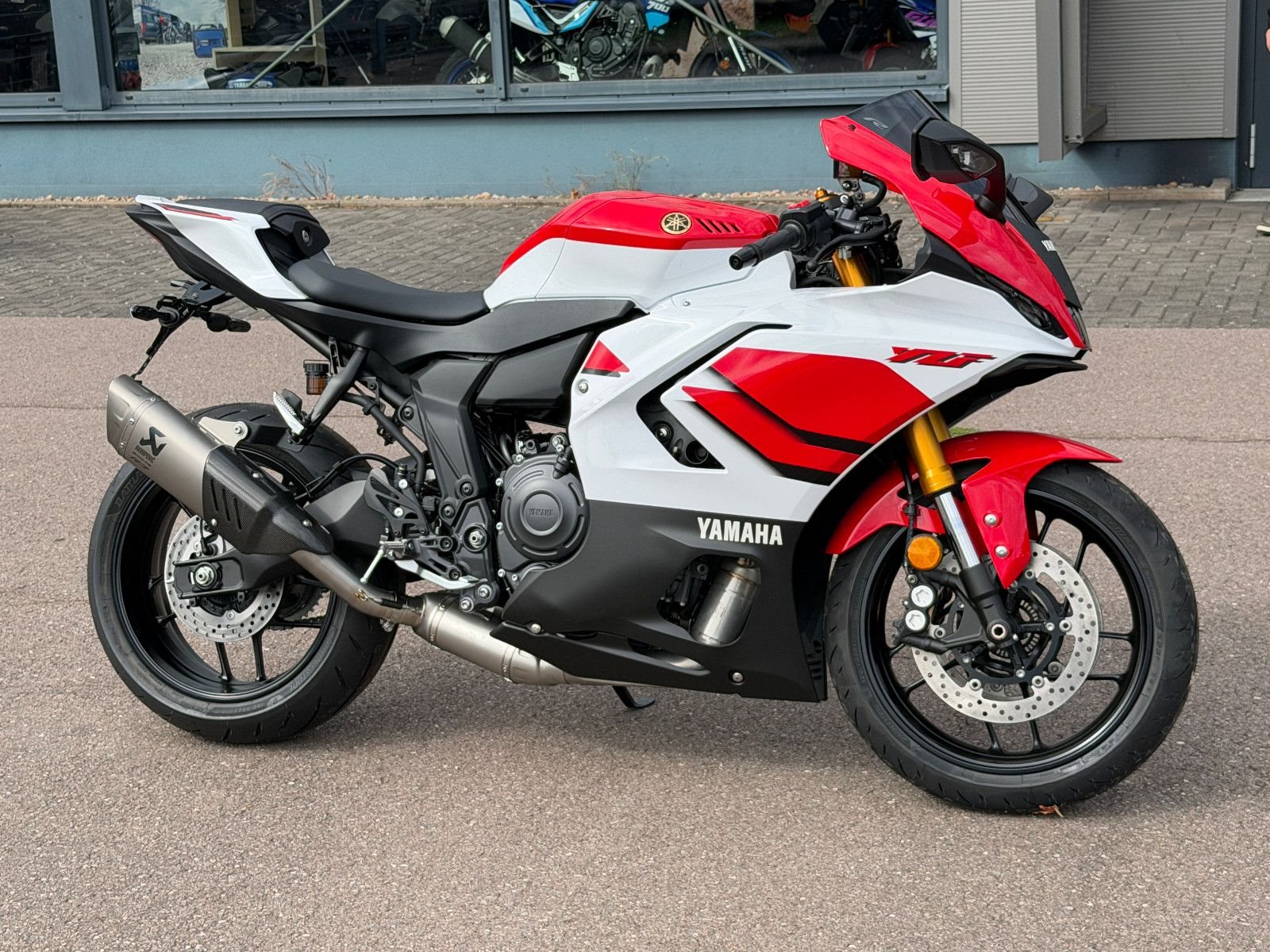 Yamaha R7