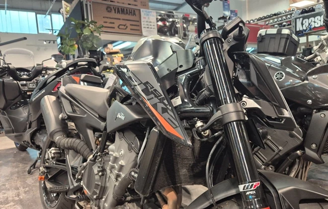KTM 890 Duke