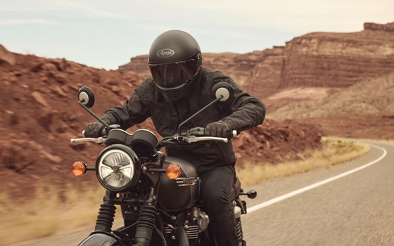 Gebrauchtmotorrad Triumph Bonneville T120 Black - Bild 3