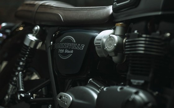 Gebrauchtmotorrad Triumph Bonneville T120 Black - Bild 7