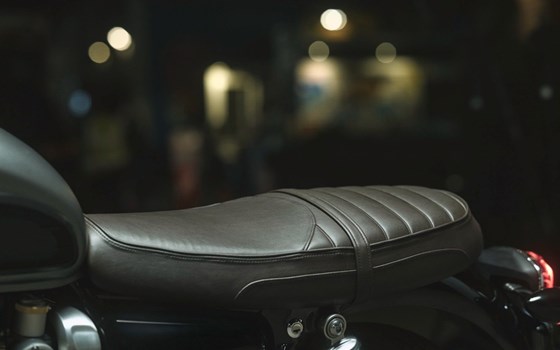 Gebrauchtmotorrad Triumph Bonneville T120 Black - Bild 9