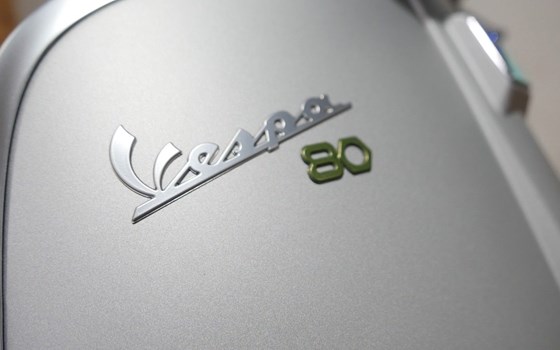 Neufahrzeug Vespa GTS 310 Edizione Ottantesimo - Bild 6