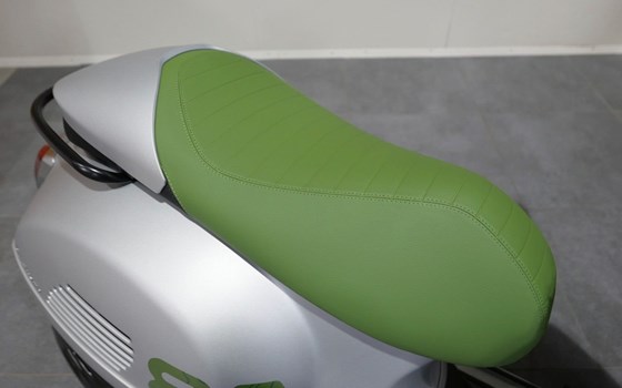 Neufahrzeug Vespa GTS 310 Edizione Ottantesimo - Bild 8