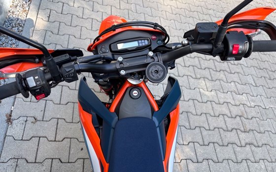 Gebrauchtmotorrad KTM 690 SMC R - Bild 12