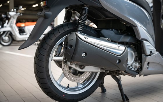Gebrauchtmotorrad Honda SH300i - Bild 17
