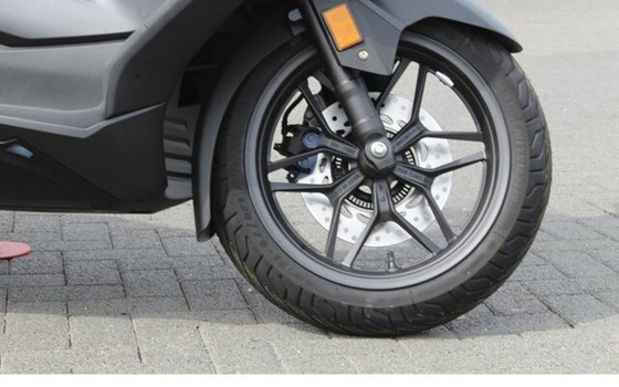 Gebrauchtmotorrad Honda Forza 125 - Bild 6