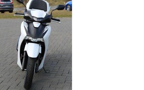 Gebrauchtmotorrad Honda SH150i - Bild 2