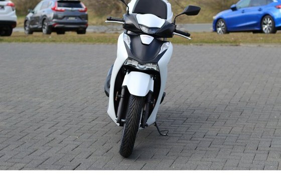 Gebrauchtmotorrad Honda SH150i - Bild 5