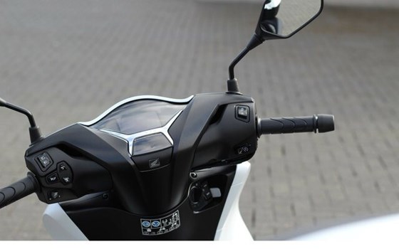 Gebrauchtmotorrad Honda SH150i - Bild 6
