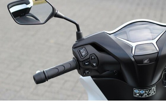 Gebrauchtmotorrad Honda SH150i - Bild 7