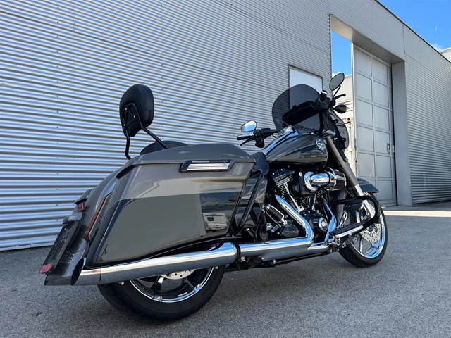Harley-Davidson CVO Road King FLHRSE (Titanium Dust/Galactic Black & Aztec Shadow) - Bild 9