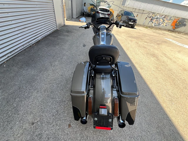 Harley-Davidson CVO Road King FLHRSE (Titanium Dust/Galactic Black & Aztec Shadow) - Bild 10