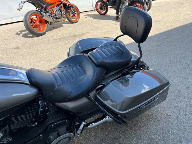 Harley-Davidson CVO Road King FLHRSE (Titanium Dust/Galactic Black & Aztec Shadow) - Bild 13