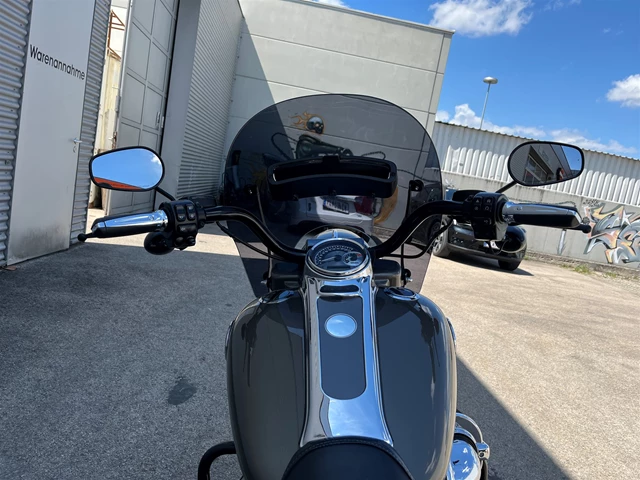 Harley-Davidson CVO Road King FLHRSE (Titanium Dust/Galactic Black & Aztec Shadow) - Bild 14